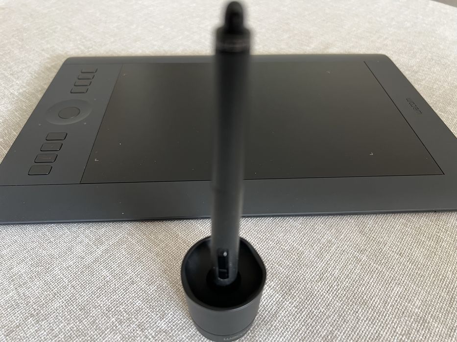 Tablet Graficzny Wacom Imtuos Pro M PTH-651/K z Bluethooth