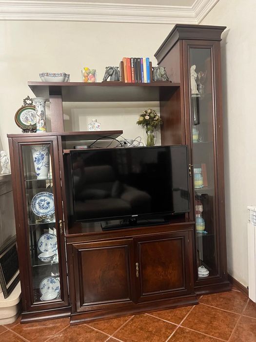 Armário de sala com arrumação