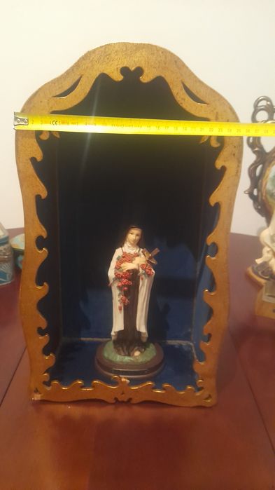 Oratório antigo a precisar de pequeno restauro.