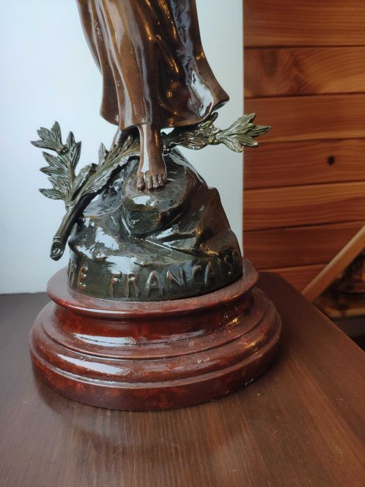 Figuralna sygnowana ogromna emaliowana lampa naftowa n7