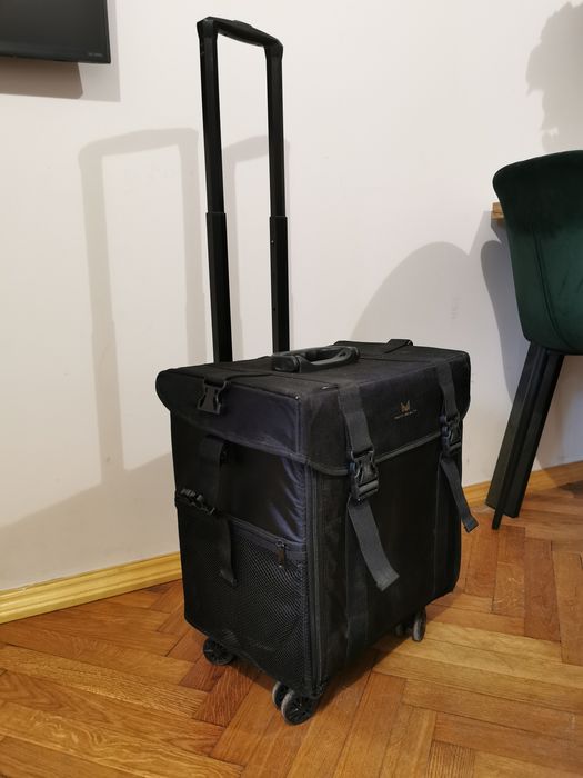 Walizka / kufer fryzjerski / kosmetyczny na kółkach