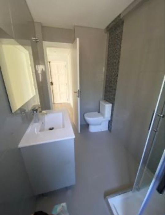 Arrendo apartamento em Amadora, excelente localização e remodelado.