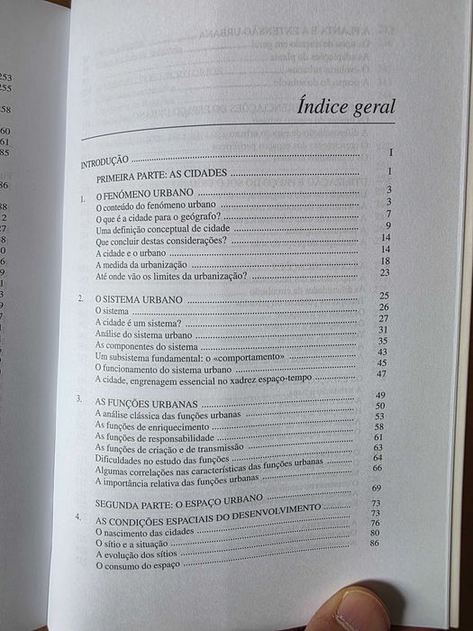 Livro "Geografia Urbana" de Jacqueline Beaujeu-Garnier