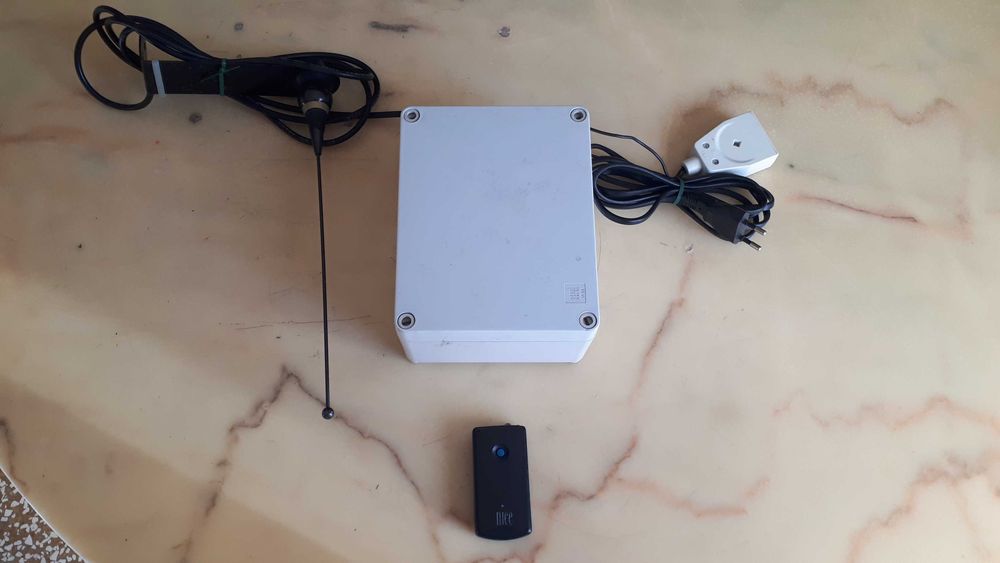 пульт дистанционного управления для гаражных ворот 220V Sarel IP55