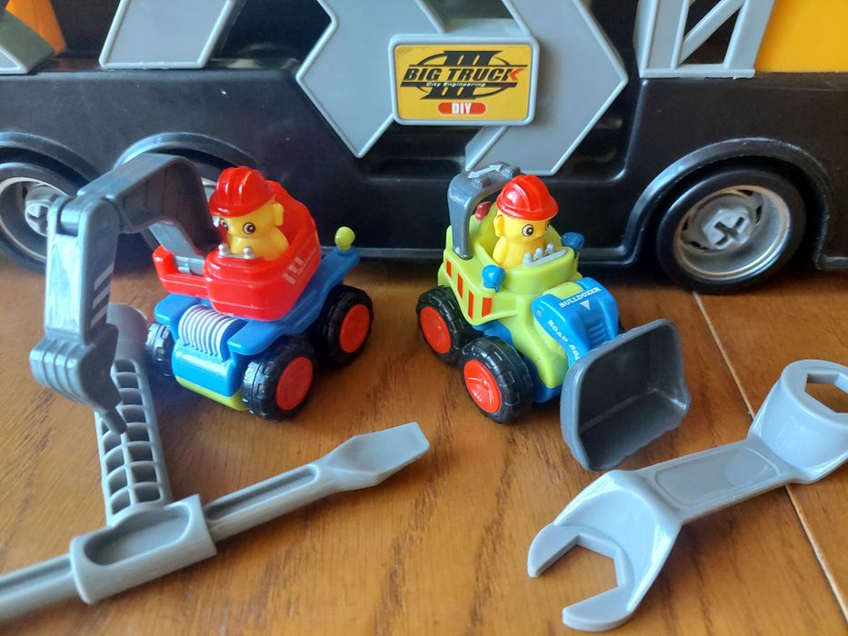 Дитячий ігровий набір машина-трейлер