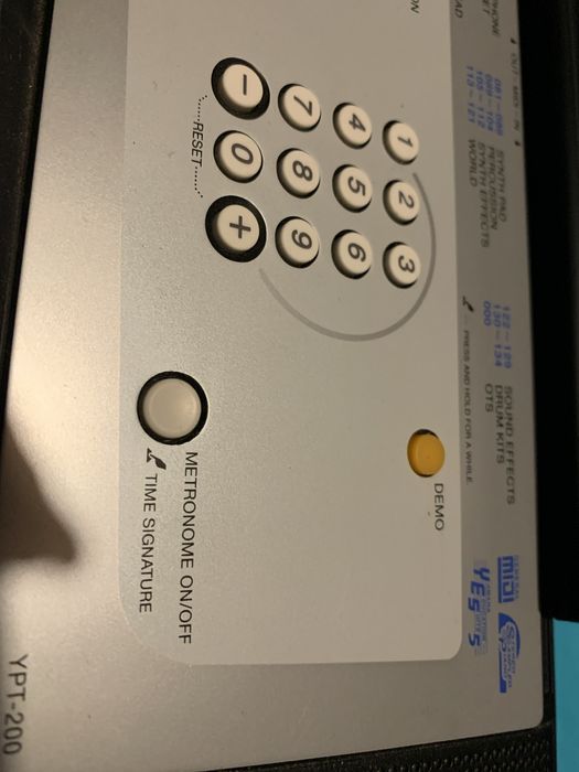 Orgão digital preto marca Yamaha