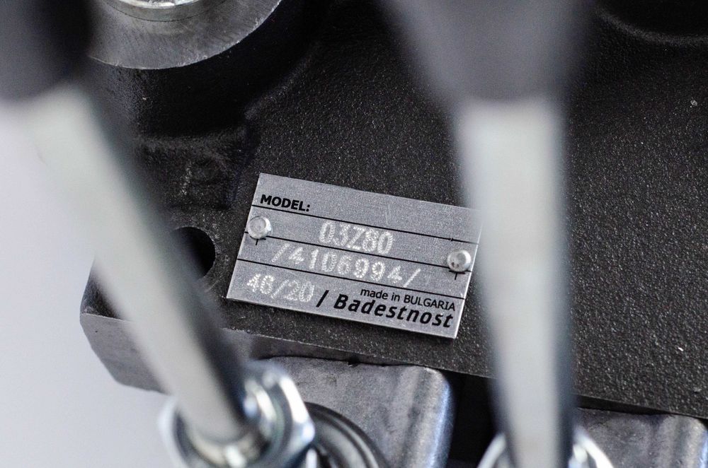 Розподільник болгарський з плаваючим на тросах та джойстиком, 1-7 секц