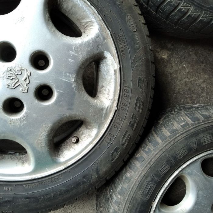 Диски з шинами на Peugeot 605