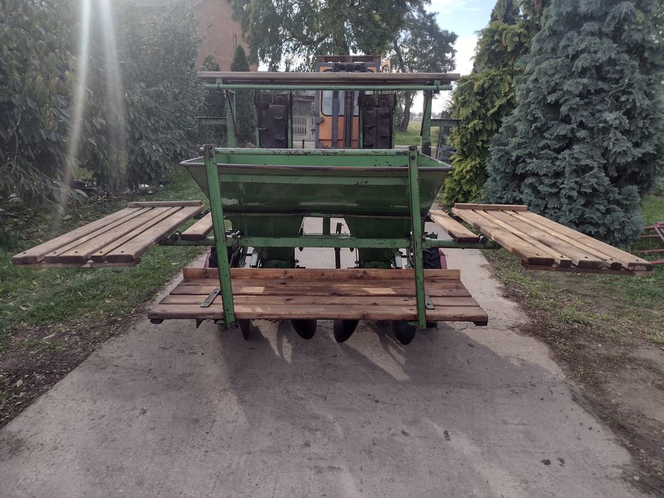 Sadzarka do ziemniaków kiełkowanych Hassia 2 podesty (gruse,unia kora)