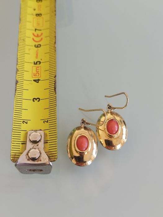 Lindos brincos vintage em vermeil e coral genuíno.