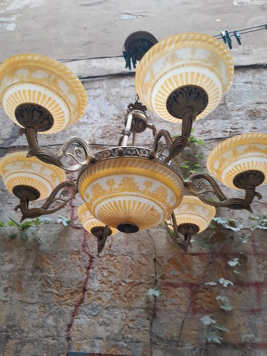 Продам люстру  в хорошим состояние все целіи