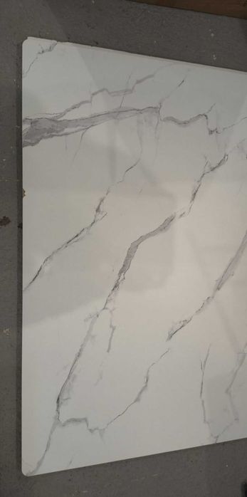 Stół jadalny 110x70x75cm z 2 ławkami każda 97x30x50cm USZKODZONY BLAT