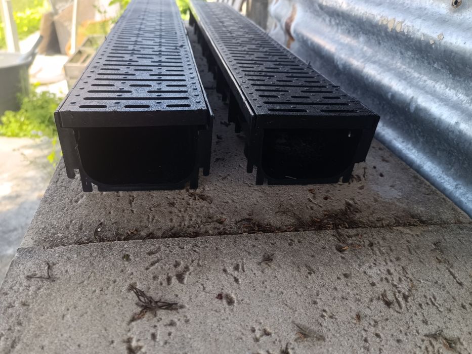 Caneletas de pavimento em PVC