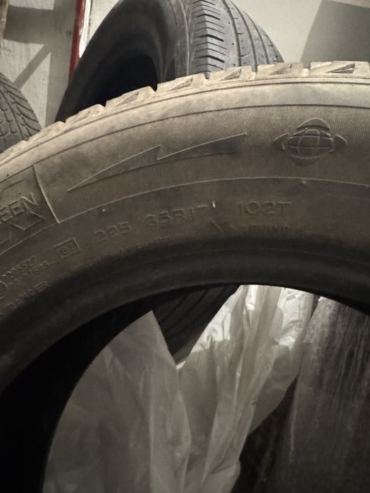 Зимові шини Michelin 225/65 r17 2 штуки 10/19