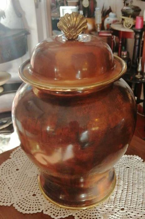 Antigo pote em cobre e latão c/tampa