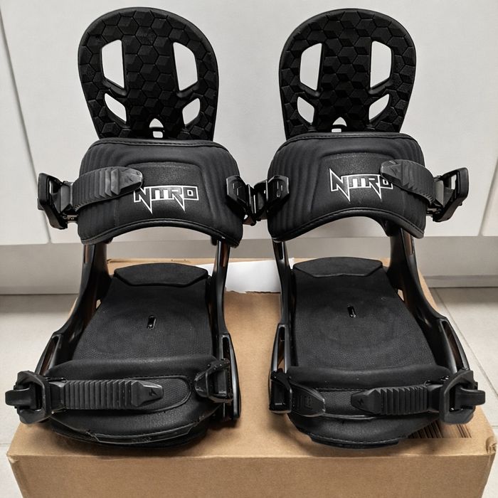 Wiązania snowboardowe Nitro Charger M – stan bardzo dobry