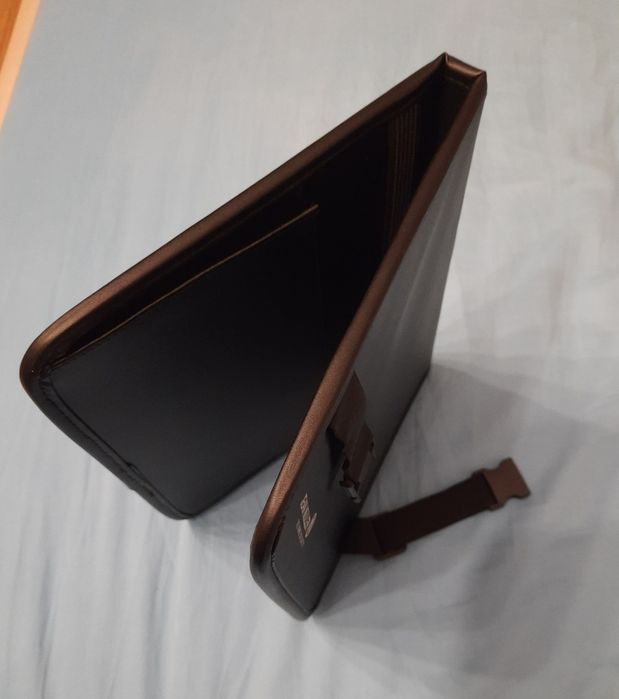Etui na tablet czarne twarde
