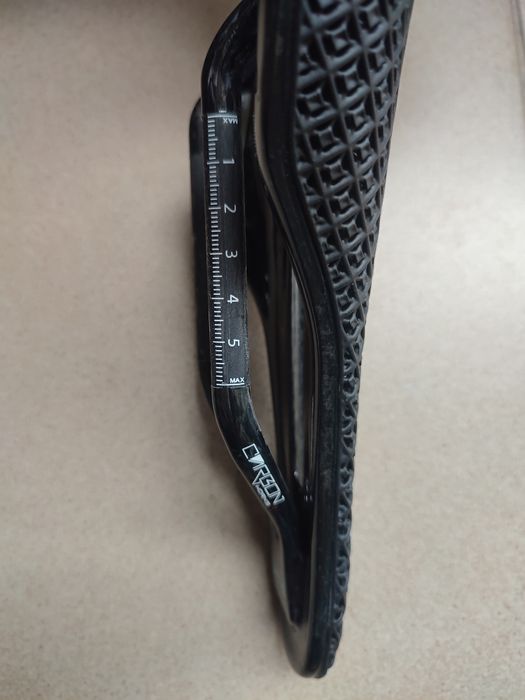 Selim de Bicicleta em Fibra de Carbono Ultra Leve 160 g - Ryet - Baixa de Preço