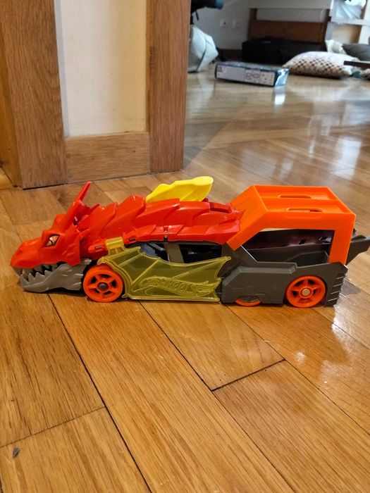 Carro hot Wheels Dragão