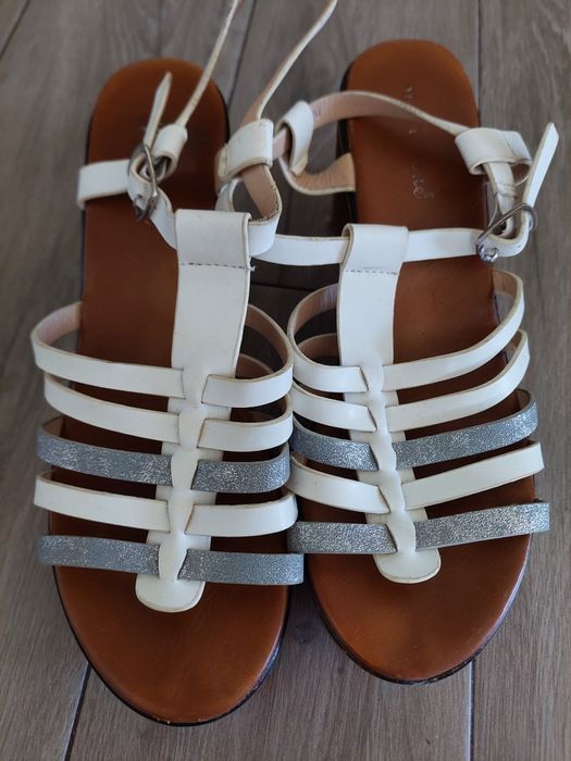 Sandálias com tiras brancas, 40