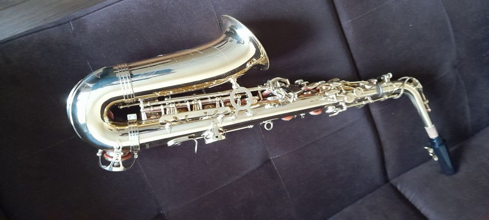 Saksofon   kpl ,ustnik futerał