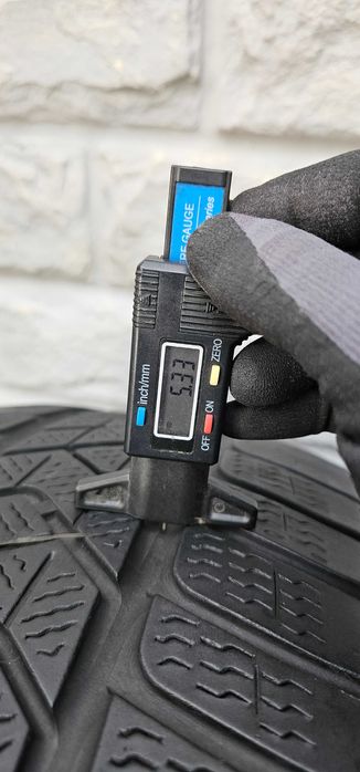 Продам пару зимових шин 255/45 R19 Pireli