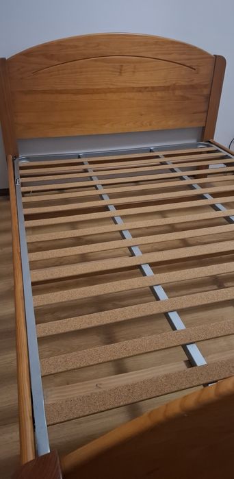 Cama de Casal em Pinho