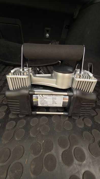 Mobilny kompresor samochodowy na 12 V