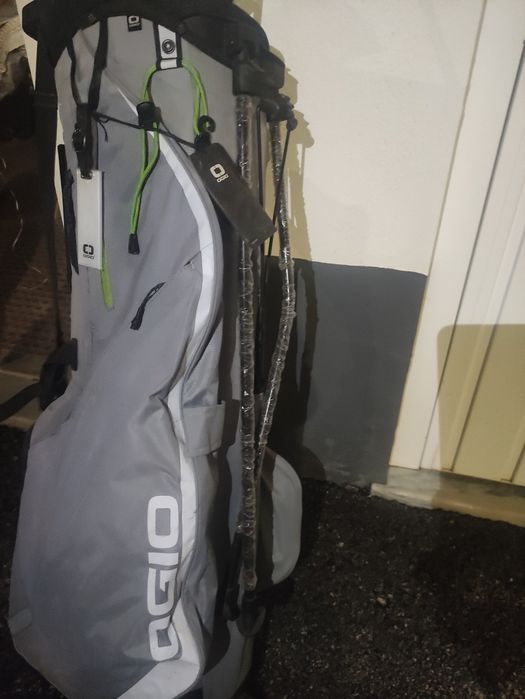 Conjunto de golf com bolsa e tacos