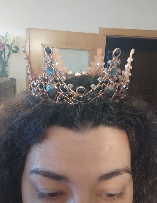 Coroa Noiva Pedras Dourado Preto
