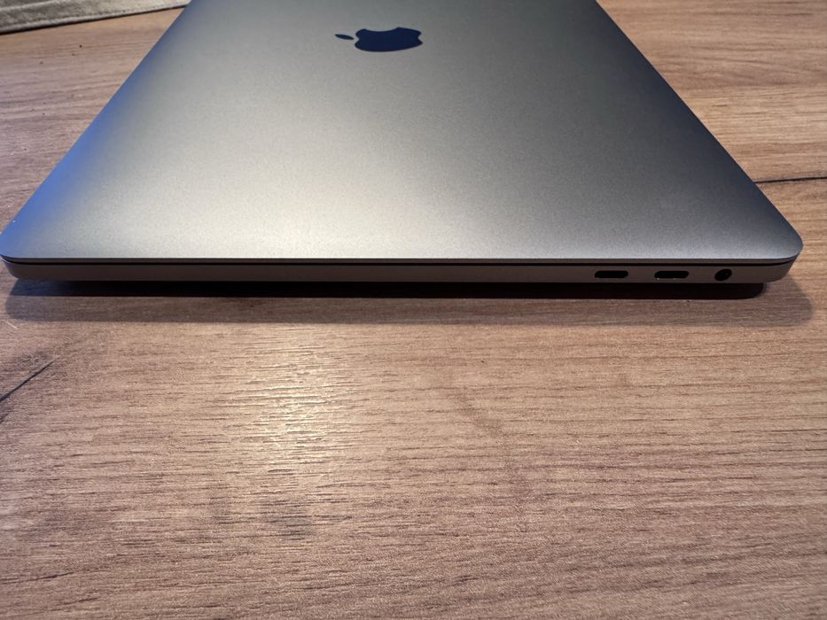 MacBook Pro 13” 2020 – i7 / 32 GB RAM / 512 GB SSD Katowice