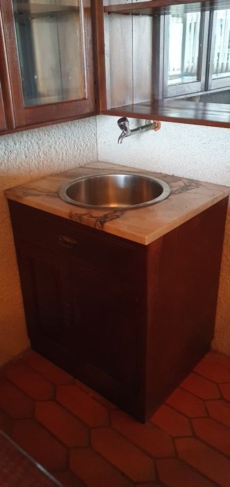 Bar em madeira maciça