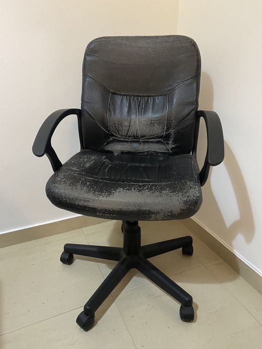 Cadeira de Escritório com Rodas