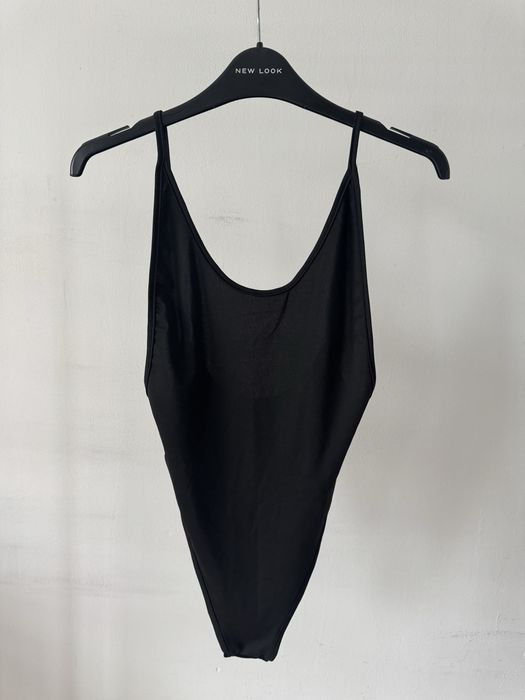 Body top na ramiączkach odkryte plecy mocno wycięte bodycon czarne