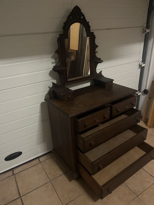 Comoda em madeira com espelho