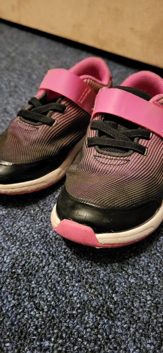 Кросівки Clarks для дівчинки