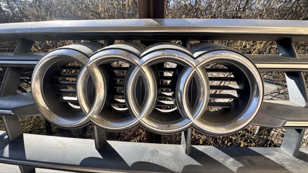 Решітка радіатора Ауді Audi Q5