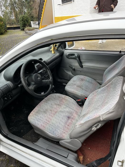 Corsa b em bom estado
