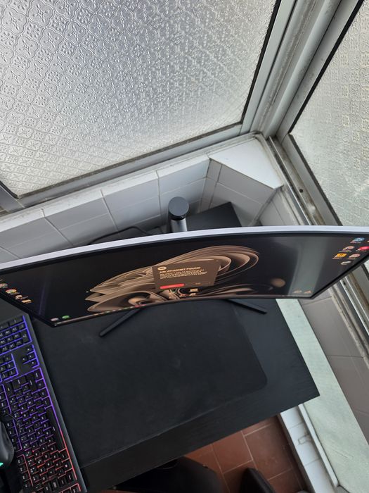 Monitor Curvo Samsung 27" 144Hz