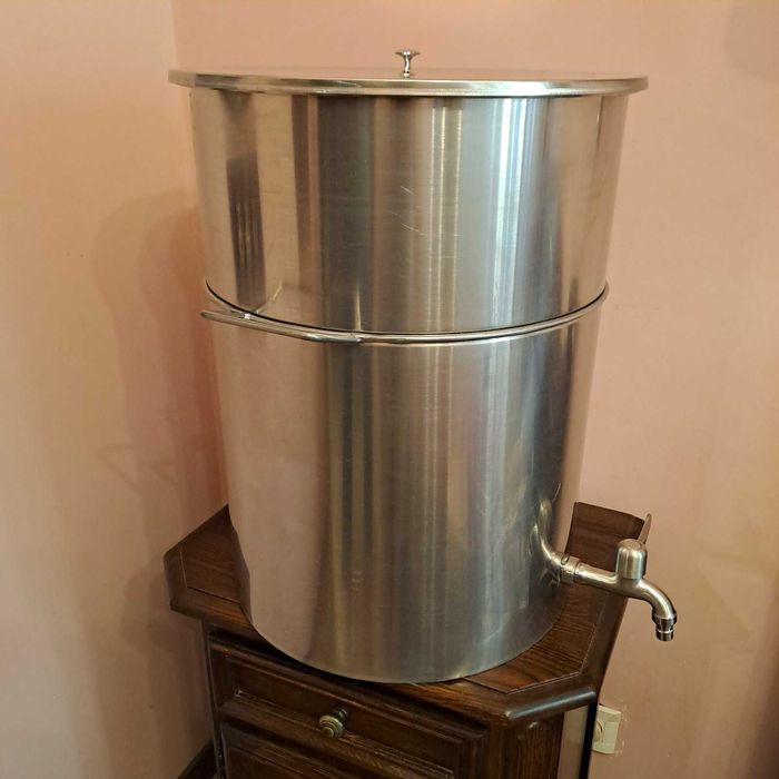 Barris recipientes tanques 50, 100 e 150L  inox com tampa e torneira