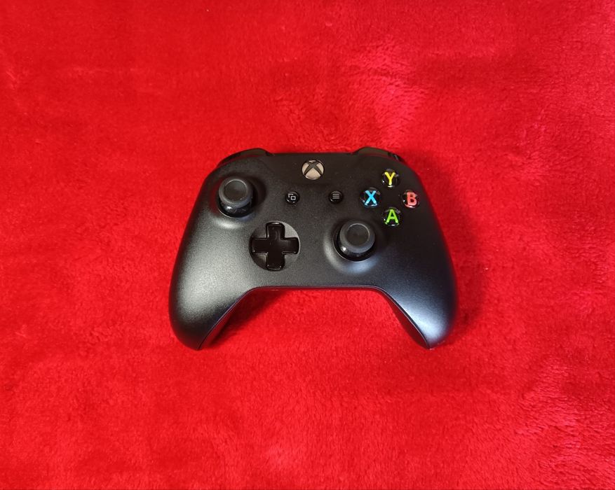 XBOX ONE X praticamente NOVA (1 tb memória)64169661391874123