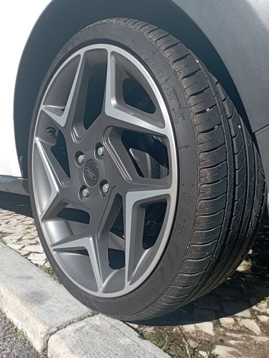 Jantes 18" Ford Focus ST Line com pneus novos