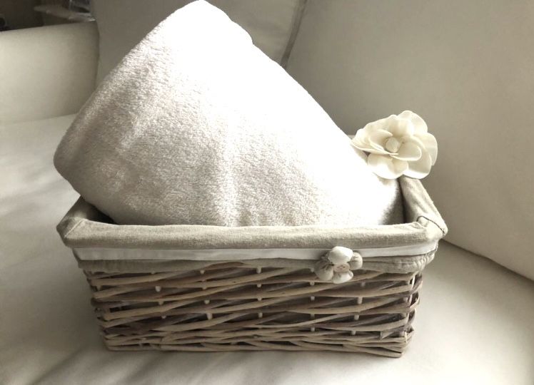 2 Cestos palhinha brancos Zara Home Novos, cabides veludo