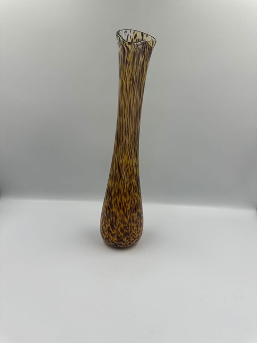 Szklany wazon w stylu boho glamour, cętkowany wzór