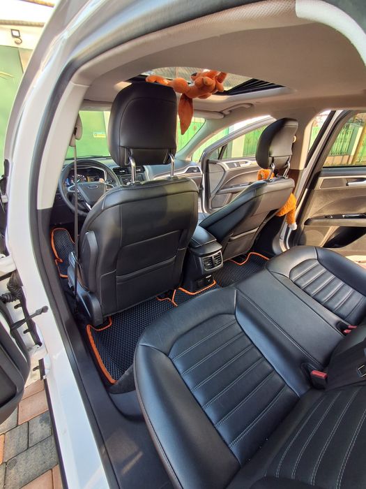 Ford fusion 2013 год.