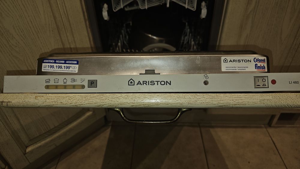 Посудомийна машина Аристон