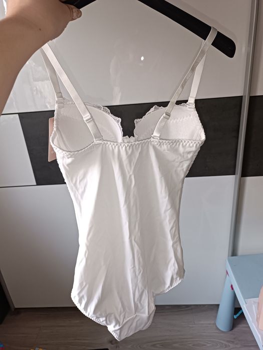 Białe body modelujące Gorsenia 70C