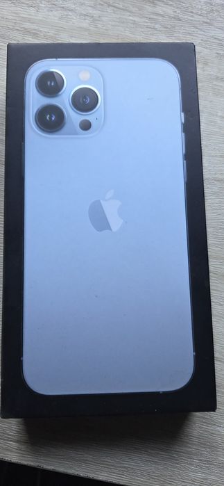 Pudełko do iPhone 13 pro max.