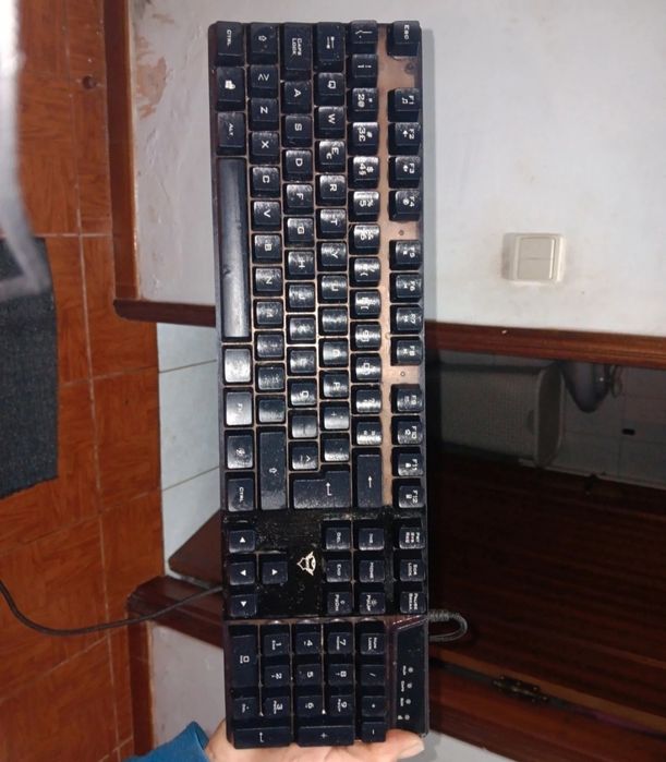 Teclado trust gamer
