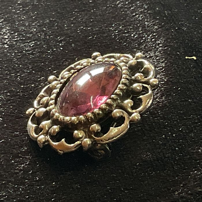 Broche prata peça vintage 3 cm